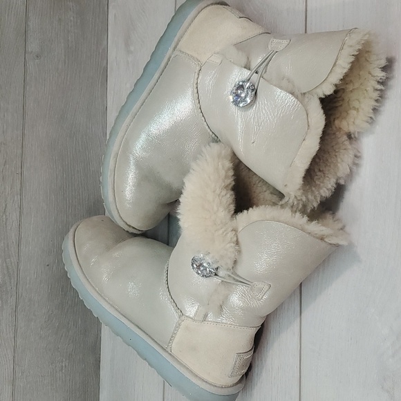 Ugg Australia Women Bailey I Do Wedding Bridal Short Sheepskin Boots shoes 8 - Picture 10 of 15
